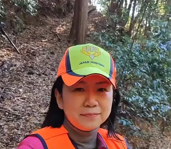 牧島かれんの経歴は？